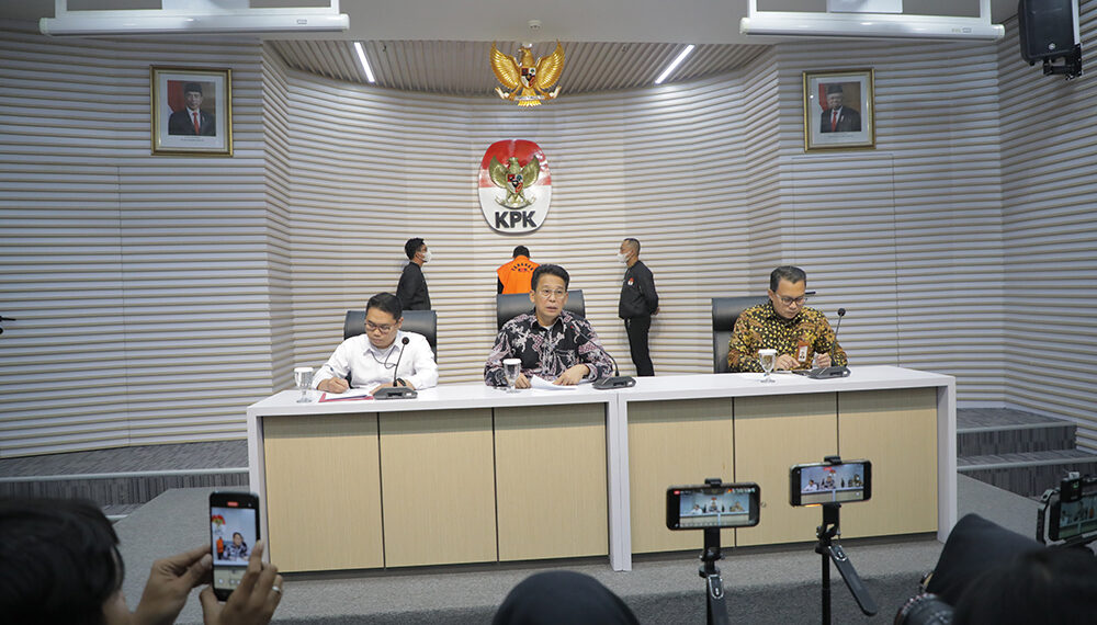 KPK Resmi Tetapkan “AMA” Bupati Sidoarjo sebagai Tersangka Dugaan Korupsi Pemotongan Uang Insentif Pegawai