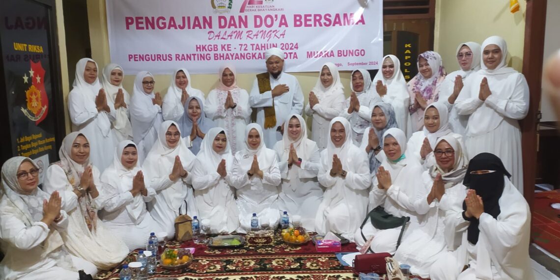 Rayakan HUT HKGB Ke-72 Ketua Bhayangkari Novi Cahyono Mengajak Ibu Ibu Bhayangkari Untuk Berikan Semangat Kepada Suami Agar Mencari Rezeki Dengan Cara Yang Halal.”