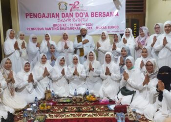 Rayakan HUT HKGB Ke-72 Ketua Bhayangkari Novi Cahyono Mengajak Ibu Ibu Bhayangkari Untuk Berikan Semangat Kepada Suami Agar Mencari Rezeki Dengan Cara Yang Halal.”