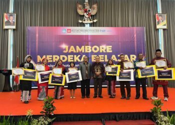 Perlombaan GTK Hebat Dalam Rangka Memperingati Hari Guru Dan Bulan Guru Nasional Tahun 2024 di Jambi, Delapan Orang Guru Dari Kabupaten Bungo Raih Penghargaan Dan Juara Pertama