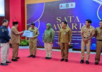 Walikota Blitar Santoso Berikan Penghargaan Dalam Kegiatan Sata Awrd 2024