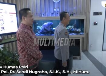 Kadiv Humas Polri Berangkatkan Jurnalis dan Anggota Umrah Ke Tanah Suci