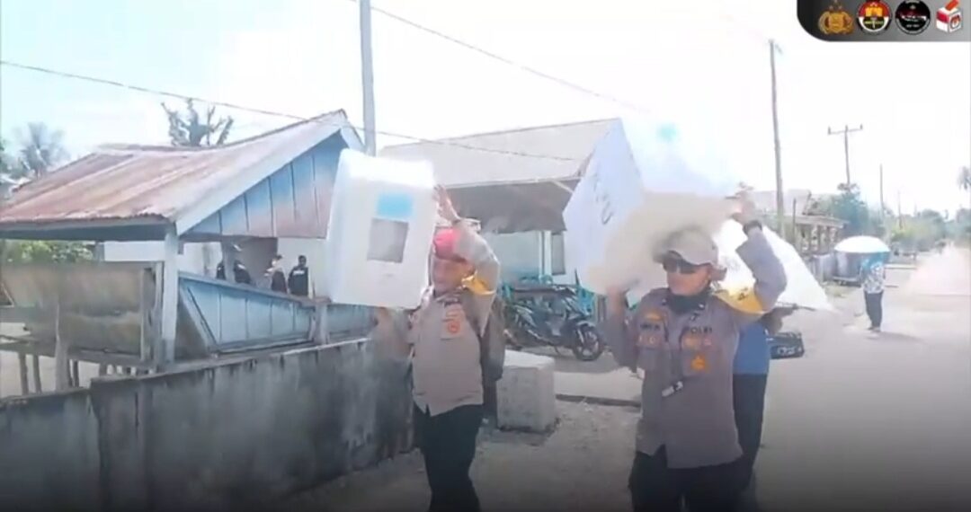 Wujud nyata pengabdian Polri dalam memastikan kelancaran Pilkada kawal surat suara ke pulau terluar