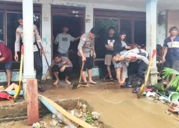 Polres Blitar Peduli, Giat Penanganan Korban Dampak Banjir di Wilayah Kecamatan Binangun