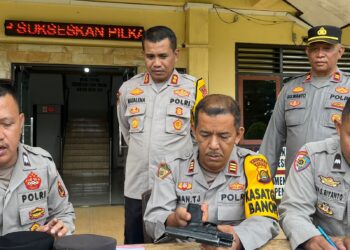 AKBP. Natalena Eko Cahyono. S.Kom Pimpin Pengecekan Senpi Milik Personil Polres Bungo