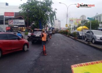 Najib Ada Bekerjaan Pengaspalan Jalan Gajahmada Pasar Plamboyan Diduga Proyek Siluman Hingga Menjadi Pertanyaan Publik