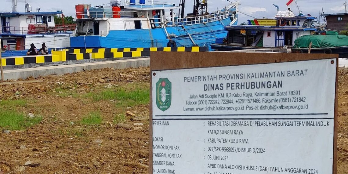 Diduga Kuat Rehabilitasi Dermaga Sungai di Km.9.2 Sungai Raya Berbau Korupsi: Sudah Ada Keretakan Setelah Baru Selesai Dibangun