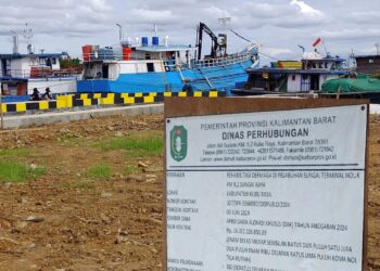 Diduga Kuat Rehabilitasi Dermaga Sungai di Km.9.2 Sungai Raya Berbau Korupsi: Sudah Ada Keretakan Setelah Baru Selesai Dibangun