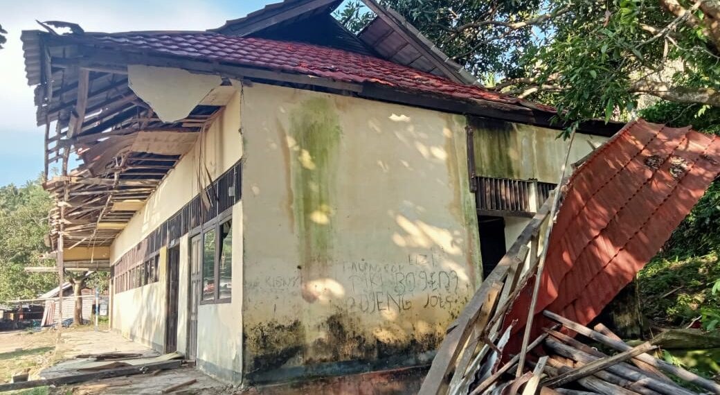 Berharap Sentuhan Tangan Pemerintah SMPN 4 Pulau Lemukutan Sangat Memprihatinkan