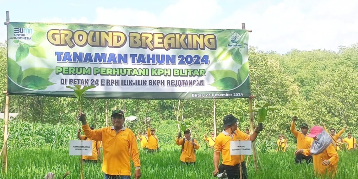 Perhutani KPH Blitar Lakukan Ground Breaking Tanaman Tahun 2024 di Kawasan Rejotangan