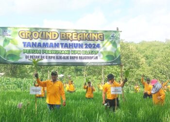 Perhutani KPH Blitar Lakukan Ground Breaking Tanaman Tahun 2024 di Kawasan Rejotangan