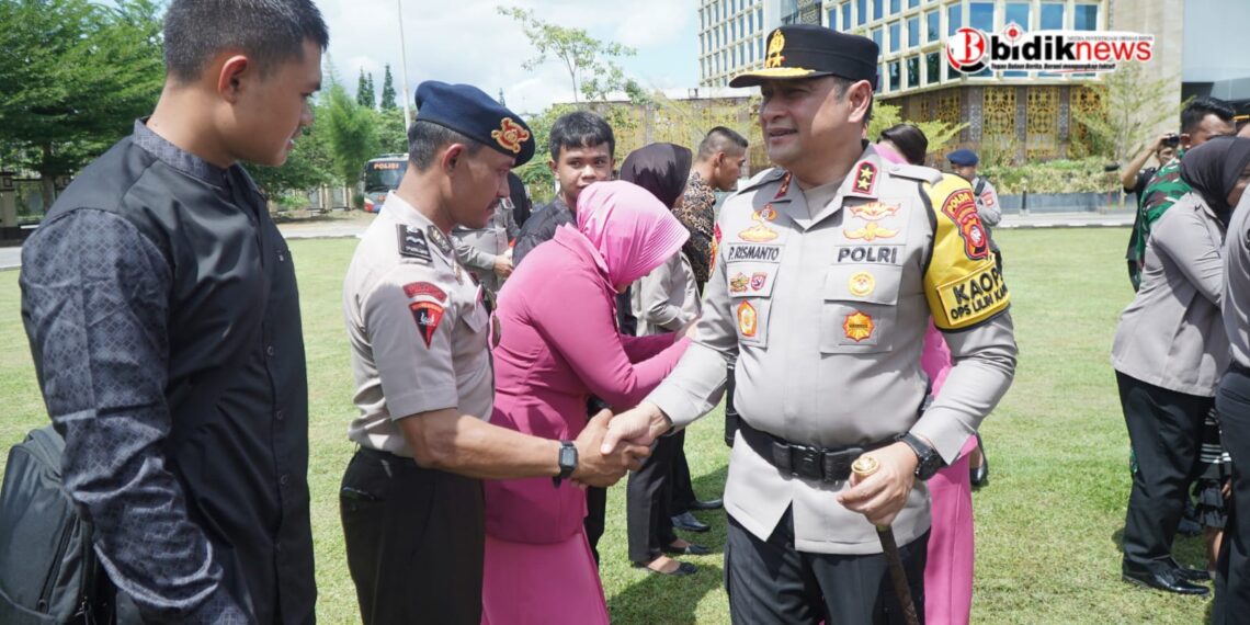 Kapolda Kalbar Irjen Pol. Pipit Rismanto, Pimpin Kenaikan Pangkat Personil Polri Periode 1 Januari 2025