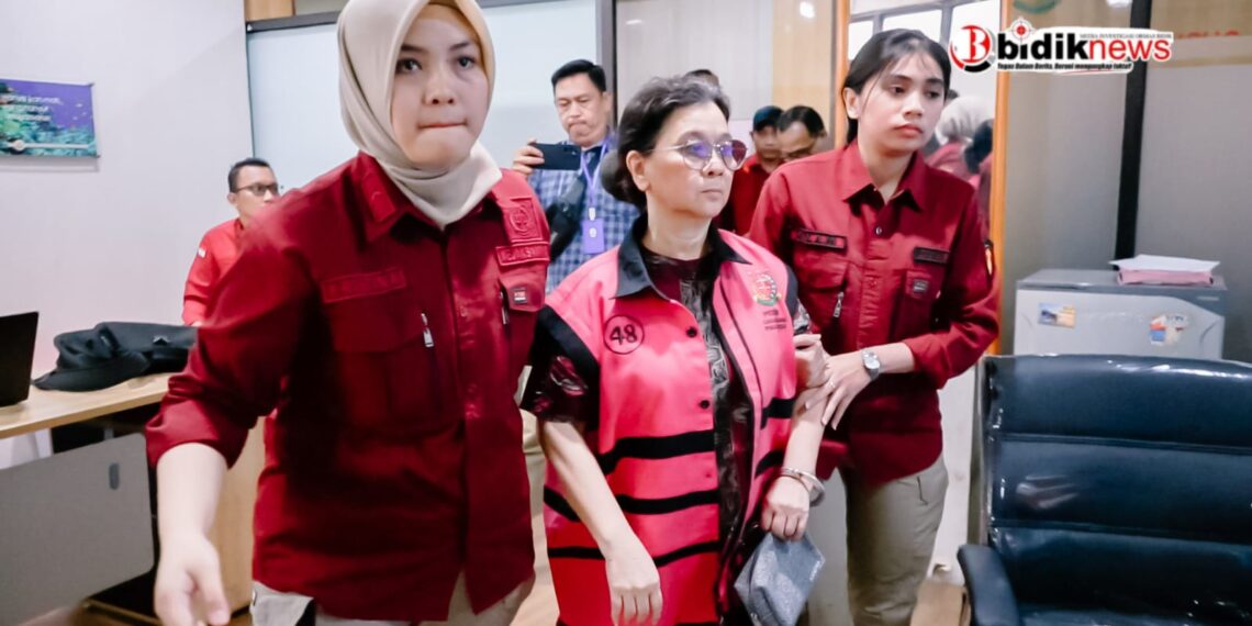 Penyerahan Tersangka dan Barang Bukti (Tahap II) Terhadap Tersangka 2 Tersangka Gratifikasi Ronald Tannur ke PN Tipikor Jakarta Pusat