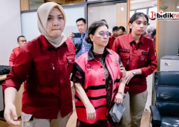 Penyerahan Tersangka dan Barang Bukti (Tahap II) Terhadap Tersangka 2 Tersangka Gratifikasi Ronald Tannur ke PN Tipikor Jakarta Pusat