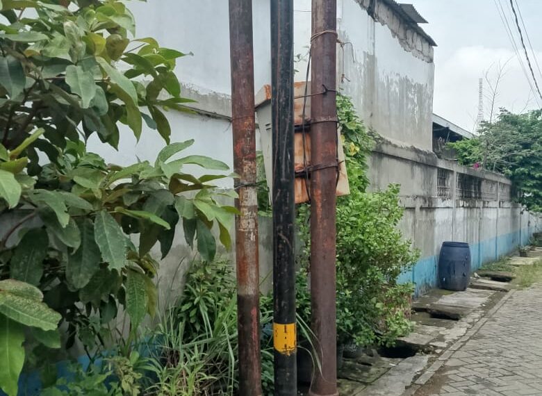 Maraknya Pemasangan Tiang dan Kabel Internet Liar Local Area Network (LAN), Di Kota Tangerang