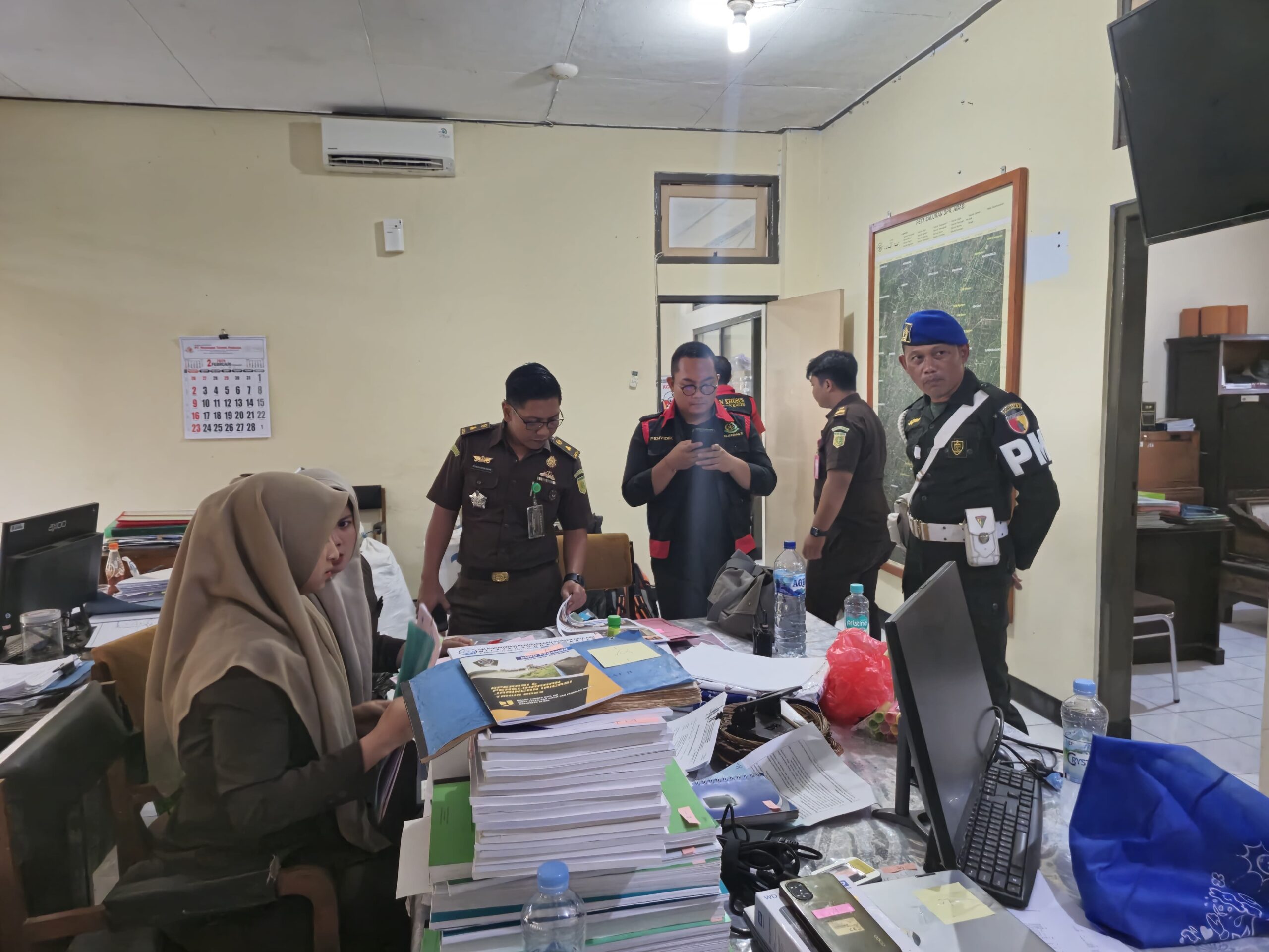 Kantor PUPR Blitar Digeledah Kejari Kabupaten Blitar Terkait Proyek Dam Kalibentak