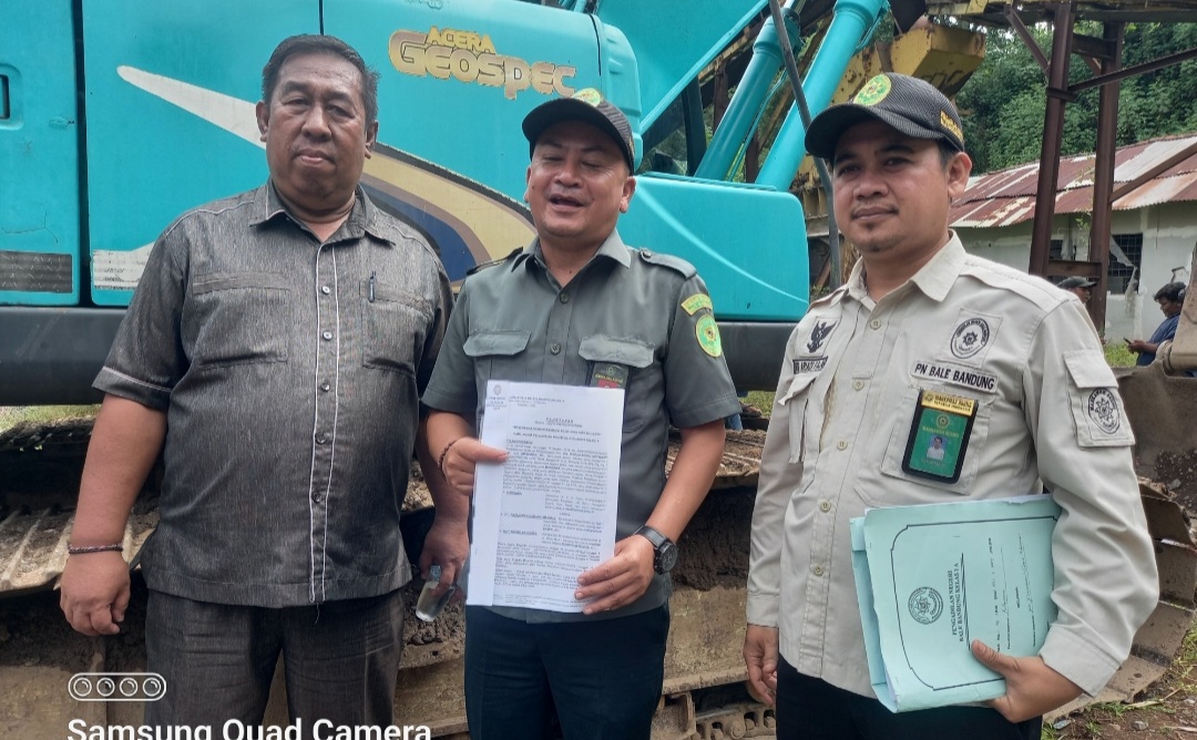 PN Balebandung Lakukan Eksekusi Lelang di Lokasi Tambang, Ilham Kuasa Hukum Akan Lakukan Gugatan Lanjutan