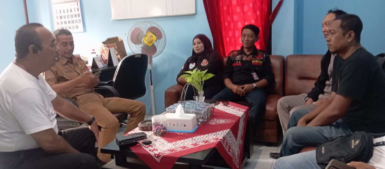 Ormas Bidik DPD Jatim Bersama Warga Adukan Oknum Sekdes Ke Camat Ponggok Terkait Sertifikat Tanah