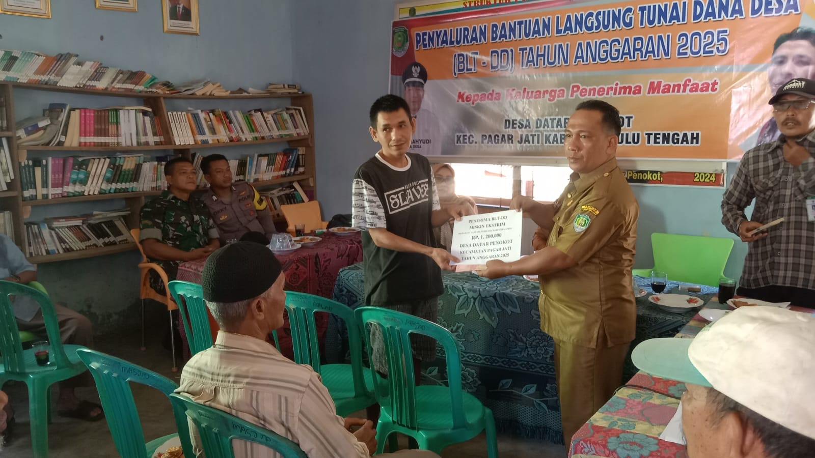 DESA DATAR PENOKOT KECAMATAN PAGAR JATI KABUPATEN BENGKULU TENGAH MENYALURKAN BLT-DD TAHAP 1 TAHUN 2025