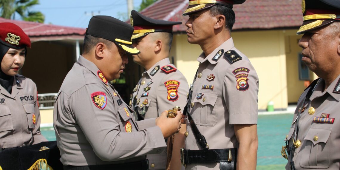 Polres Bengkulu Utara Gelar Upacara Sertijab Wakapolres, Kabag Ops, Kasat Samapta, serta sejumlah Kapolsek jajaran, bertempat di halaman Mapolres Bengkulu Utara