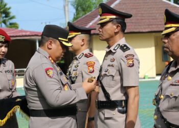 Polres Bengkulu Utara Gelar Upacara Sertijab Wakapolres, Kabag Ops, Kasat Samapta, serta sejumlah Kapolsek jajaran, bertempat di halaman Mapolres Bengkulu Utara