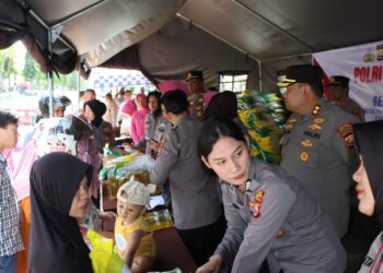 Polres Bengkulu Utara Gelar Kegiatan Gerakan Pangan Murah di halaman depan Mako Polres Bengkulu Utara