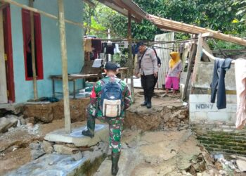 Pemdes Mangunjaya respon cepat atas rumah warga yang roboh pergeseran tanah