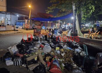 Gunungan Sampah di Jantung Pasar Bawah: Potret Kelumpuhan Sinergi Pejabat dan Pengelola?